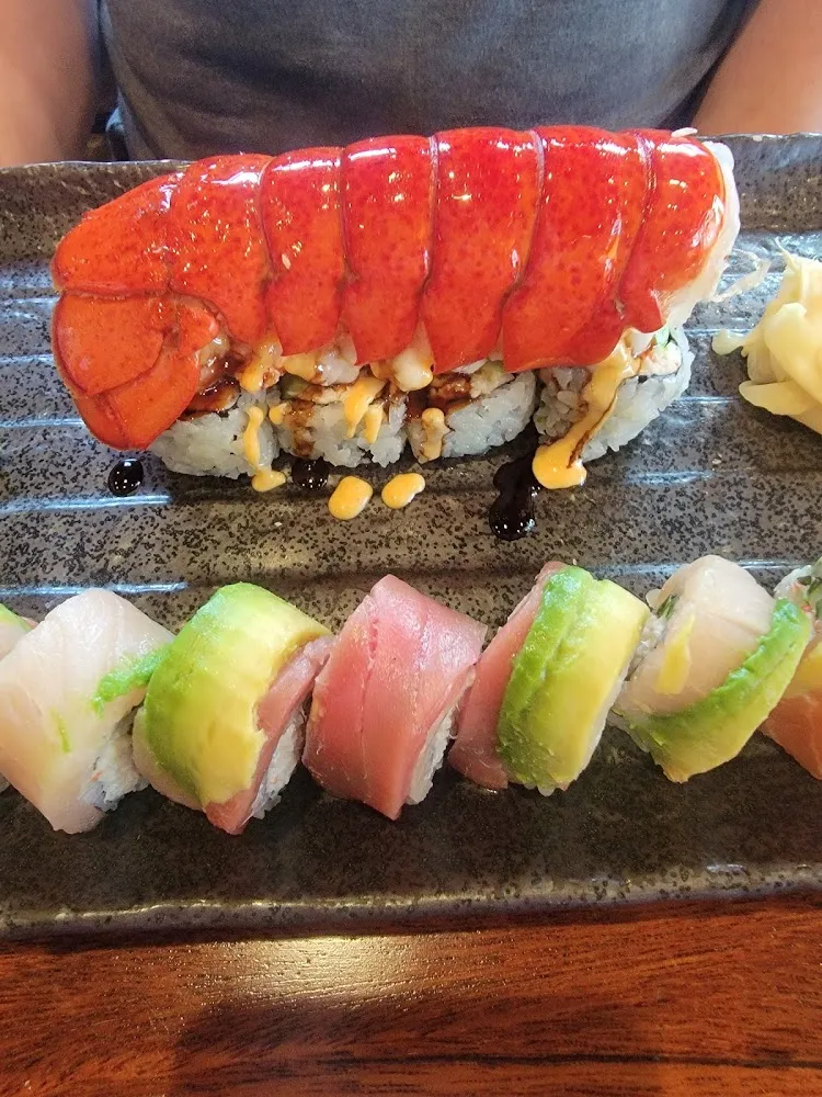 Lobster Roll & Rainbow Roll
